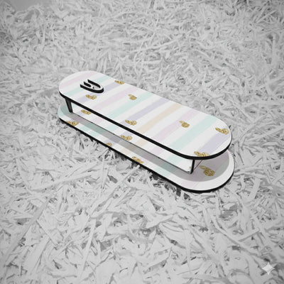 בית מזוזה מעץ דגם פסים ולבבות זהב