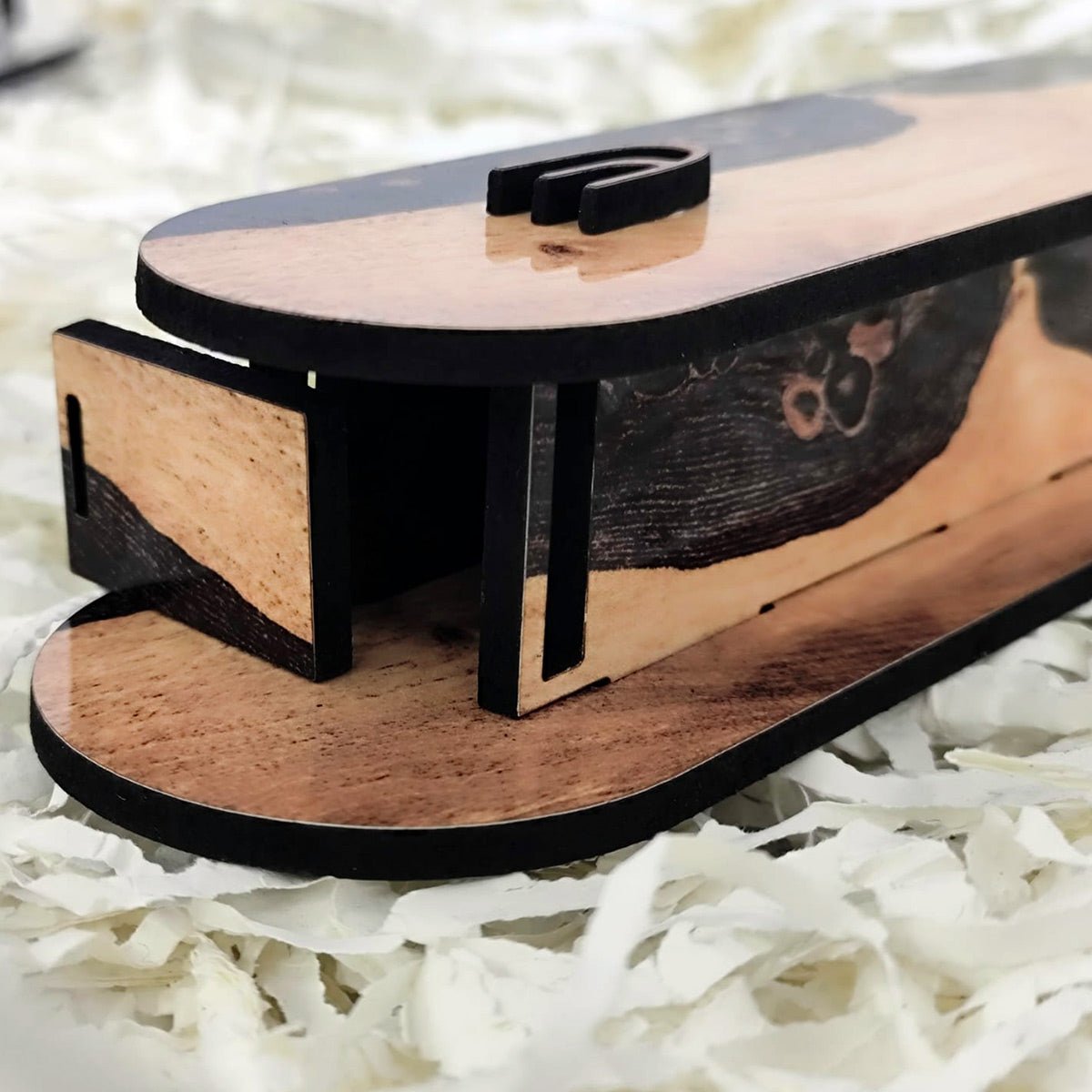 "בית מזוזה מעץ דגם דגם "עץ עם עיניים